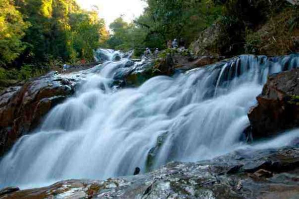7 thác nước nổi tiếng Việt Nam địa điểm lý tưởng cho giới trẻ sống ảo