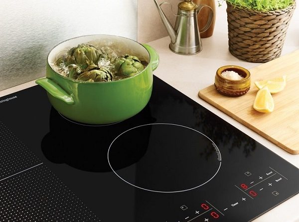 Tẩy sạch vết dầu mỡ trên bếp ga