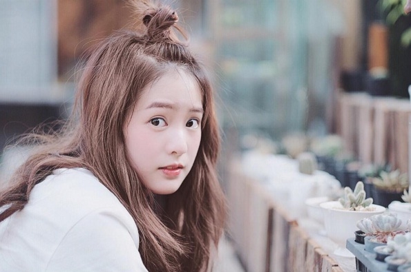 Tóc mái xoắn 