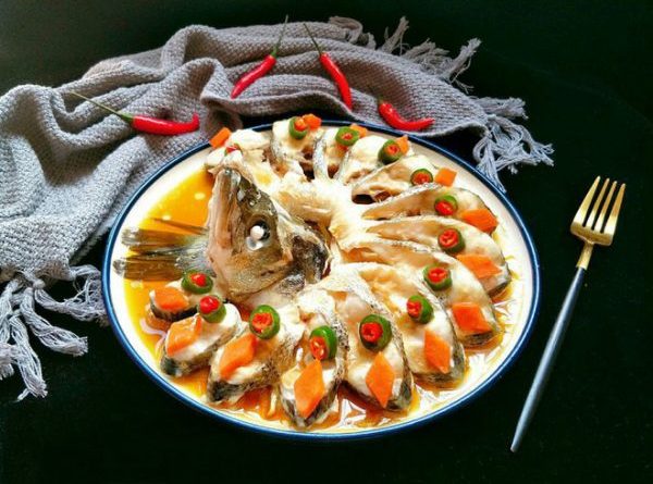 Cá hấp đơn giản mà thơm ngon miễn chê