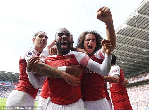 Merson cho rằng Arsenal cần sử dụng cặp Lacazette - Aubameyang nhiều hơn