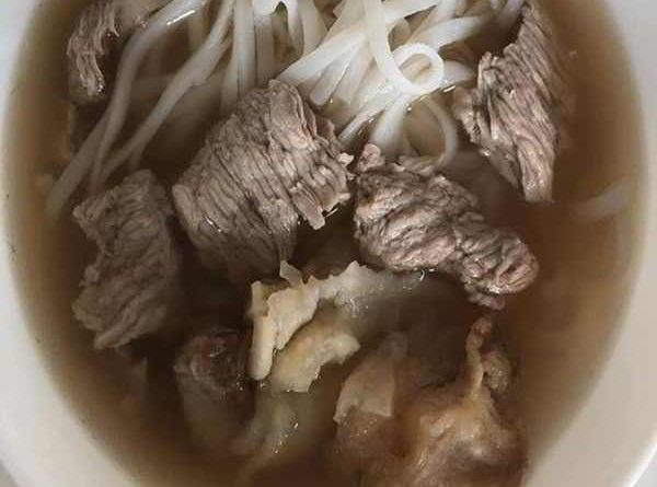 Dân mạng hoang mang khi thấy ảnh tô phở nàng dâu nấu cho mẹ chồng