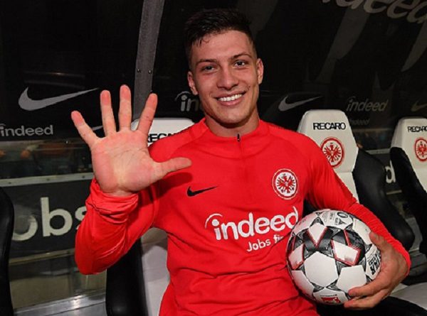 Tay súng trẻ khuynh đảo Bundesliga