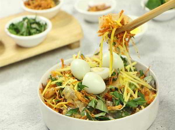Cách làm bánh tráng trộn thơm ngon cho tín đồ ăn vặt
