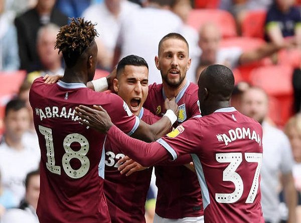 Aston Villa hiên ngang trở lại Ngoại hạng Anh