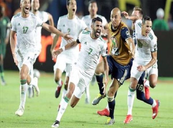 Sao Man City lập siêu phẩm vào phút chót