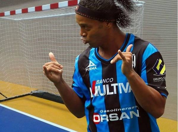 Tin bóng đá 17/3: Ronaldinho được tiết lộ về tình hình trong tù