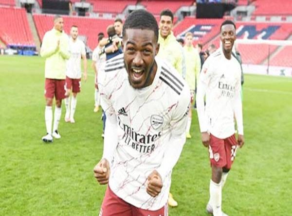 tin-bong-da-anh-1-9-maitland-niles-duoc-arsenal-giu-lai