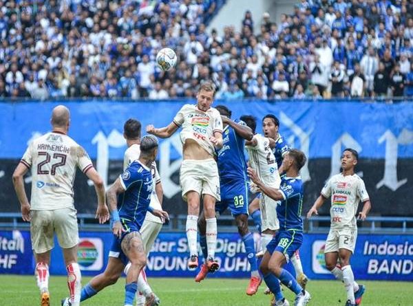 Soi kèo bóng đá giữa Persija vs Persib, 20h30 ngày 31/3
