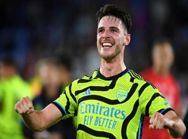Carragher chỉ ra cứu tinh của Arsenal