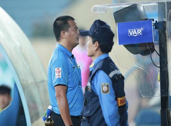 Bóng đá VN 23/5: VAR xuất hiện trong hai trận cầu tại vòng 21