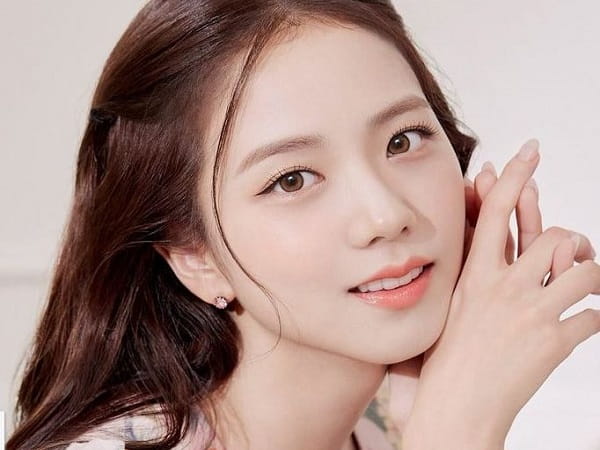 Cách trang điểm cô dâu đơn giản mà rạng ngời