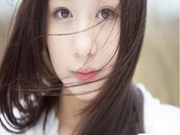 Không trang điểm có xinh không?