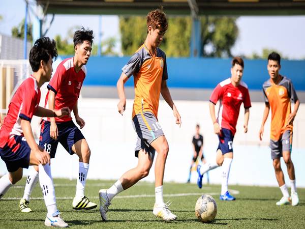 Cách chơi bóng đá giúp giảm cân hiệu quả nhất