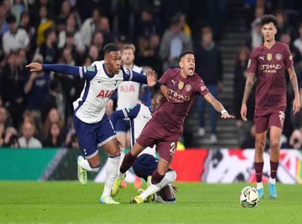 Man City khủng hoảng là cơ hội cho Arsenal và Liverpool