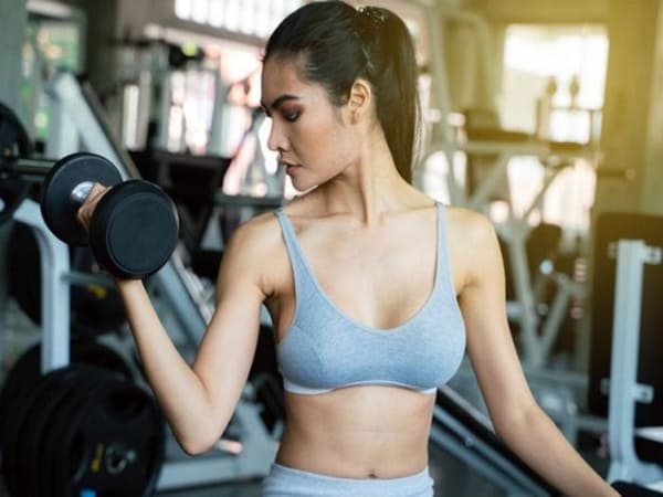 Tập tạ có giảm mỡ bụng không