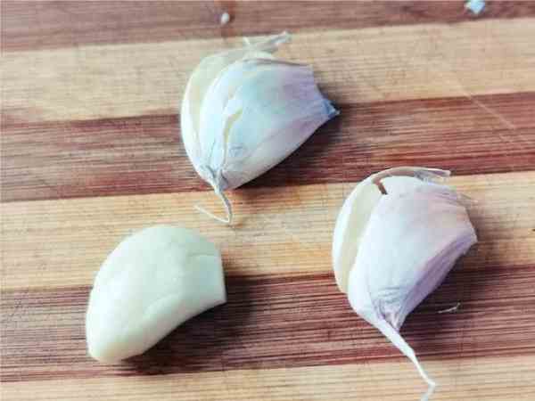 Bóc tỏi bằng tay Bóc tỏi bằng tay