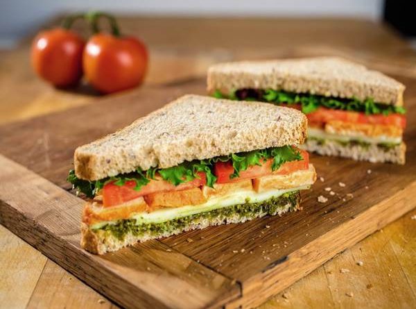 Thực hiện cách làm sandwich nhanh gọn trong 10 phút
