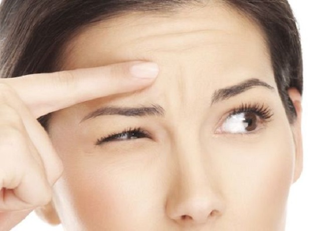 Trán có nếp nhăn ngang là gì?