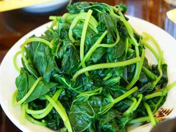 Chọn rau tươi để luộc