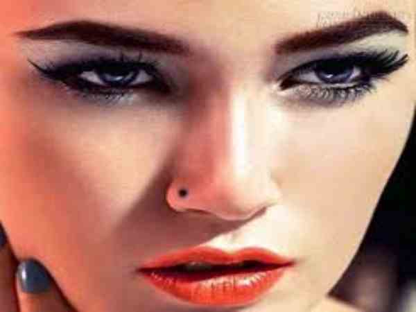 Nốt ruồi ở hai bên cạnh sống mũi Nốt ruồi ở hai bên cạnh sống mũi