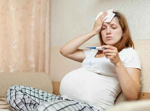 Sốt là tình trạng thân nhiệt cơ thể tăng cao hơn mức bình thường (trên 37,5°C)
