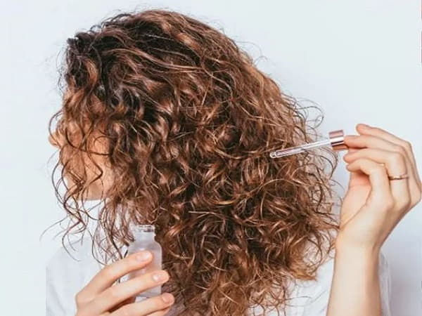 Dưỡng ẩm sâu cho tóc là câu trả lời tóc uốn không xoăn phải làm sao