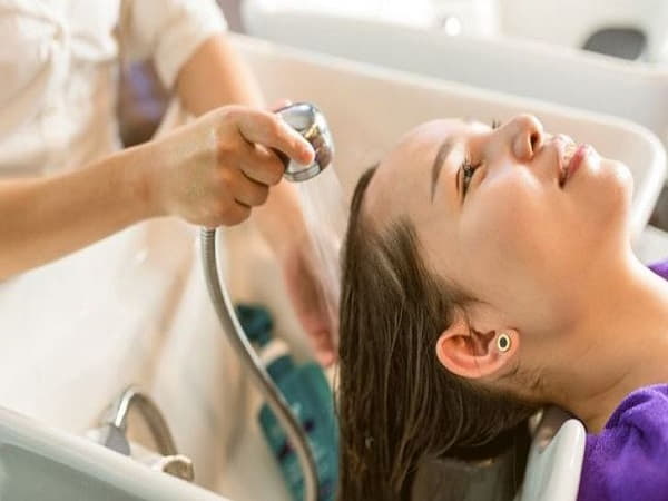 Tại sao bà bầu cần lưu ý thời điểm gội đầu?