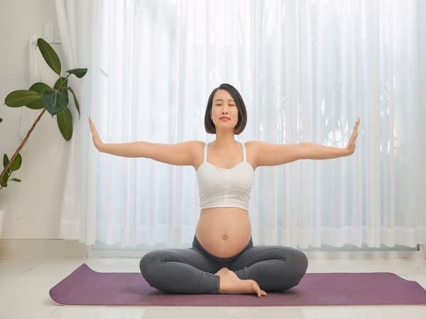 Dấu hiệu mang thai khỏe mạnh thể hiện qua tâm trạng ổn định, ít căng thẳng