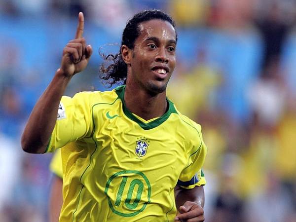 Tiền đạo Ronaldinho 
