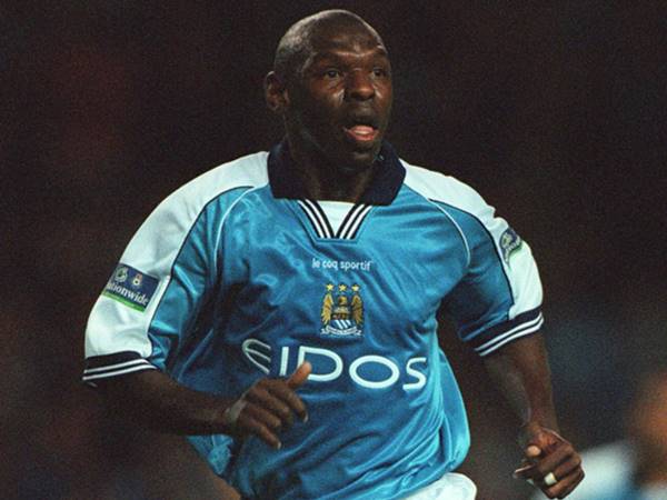 tiền đạo huyền thoại Man City