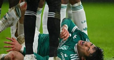 Tin Liverpool: HLV Slot xác nhận Wataru Endo phải nghỉ dài hạn