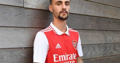 Tin Arsenal: Fabio Vieira cho biết sẵn sàng ở lại Hamburg